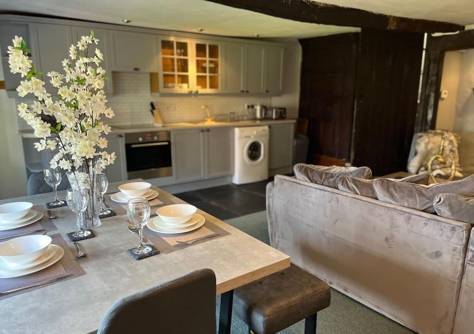 The Old Post Office, Cosy Grade II Listed 2 Bed Apartment Windermere Exterior photo