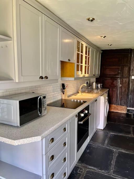 The Old Post Office, Cosy Grade II Listed 2 Bed Apartment Windermere Exterior photo